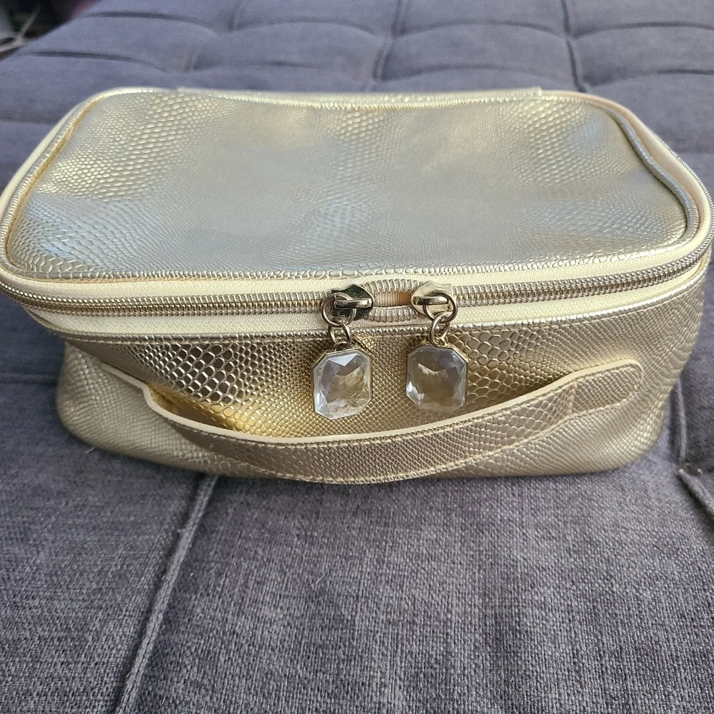 Elizabeth Arden‎ Gold Textured Cosmetic Bag